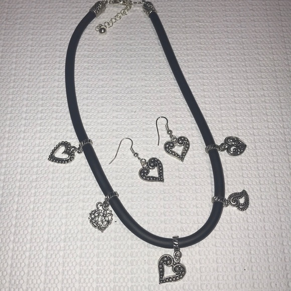 NWOT - Faux Leather Heart Choker with Earrings - Picture 2 of 3